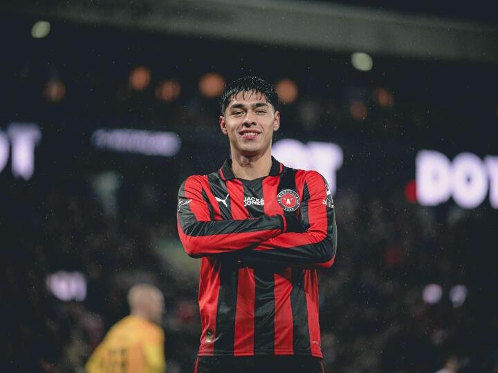 AnfieldHQ_1's tweet photo. [🔴] NEW: Liverpool are exploring a £17.1m move for Midtjylland winger Dario Osorio.

The 22-year-old Chile international is also being tracked by Everton, Leeds, Arsenal and AC Milan.

Sale expected before the window closes. https://t.co/A3vn0qhF8Z