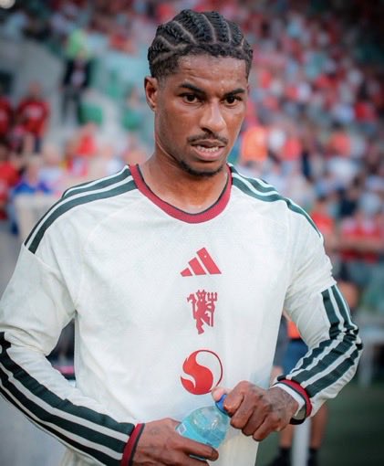 UtdFlo_'s tweet photo. Ils ont jouer ensemble la saison dernière et pourrait jouer encore ensemble cette année.

La vitesse sur le coté gauche 😭 https://t.co/s08CI1VY3J