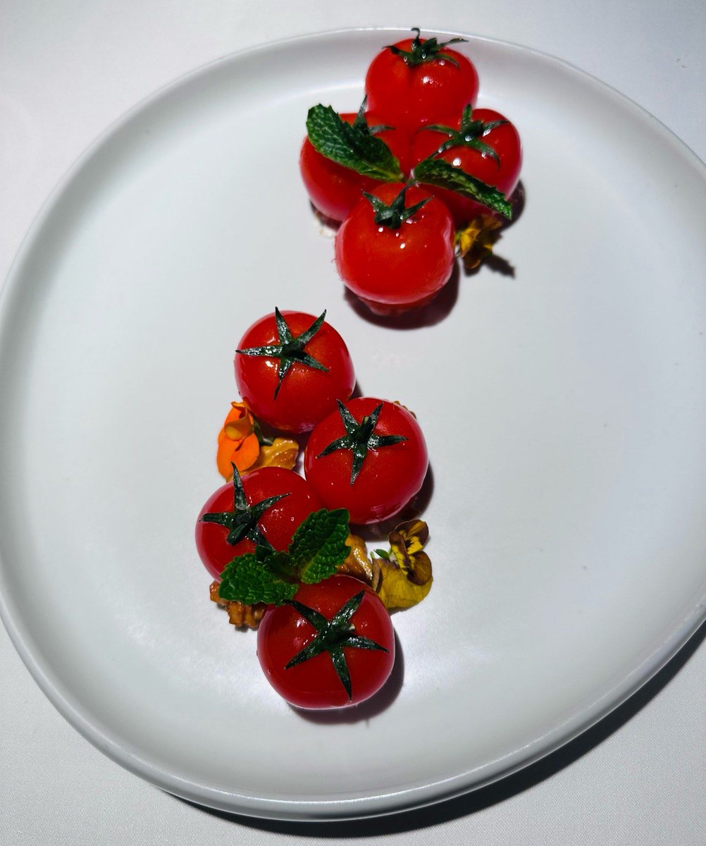 mcscagli's tweet photo. Just tried organic cherry tomatoes from a local farm—burst with sweet, fresh juice, no weird aftertaste at all. Perfect for salads or snacking! https://t.co/4wdvnfEKzY
