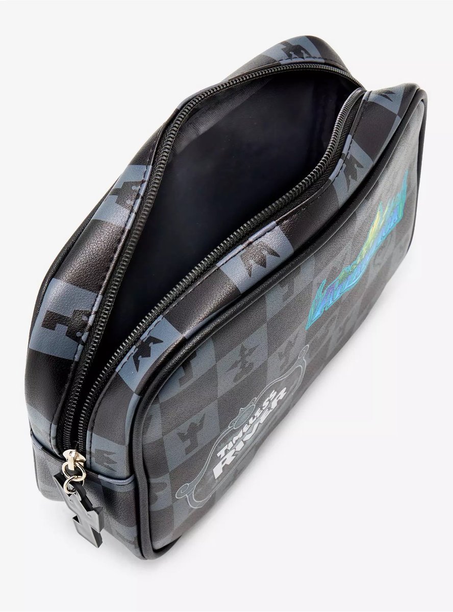 churroz's tweet photo. Hot Topic has added a Kingdom Hearts Worlds Makeup Bag! #kingdomhearts #キングダムハーツ #KHMerch #squareenix #disney

Link: https://t.co/LIaxh4lrQf https://t.co/ZWtMYqiqQx