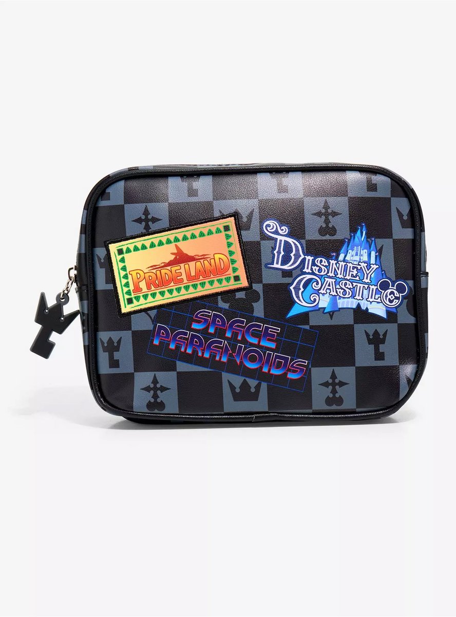 churroz's tweet photo. Hot Topic has added a Kingdom Hearts Worlds Makeup Bag! #kingdomhearts #キングダムハーツ #KHMerch #squareenix #disney

Link: https://t.co/LIaxh4lrQf https://t.co/ZWtMYqiqQx