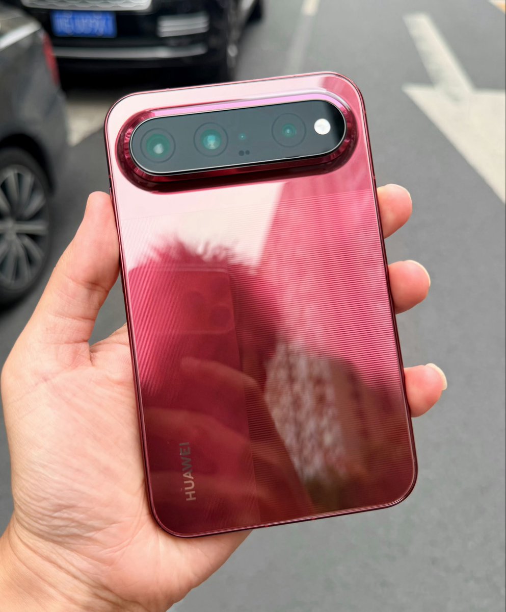 ShishirShelke1's tweet photo. Huawei has unveiled the Pura X View, a wide-screen slab phone.

> 6.39" OLED display
> 16:9.5 aspect ratio
> 1.05mm bezel
> 6.68mm thick, 201g weight
> Triple rear cameras
> 7000mAh battery
> Kirin 9030S SoC
> HarmonyOS 7

Goes on sale next month in China. https://t.co/QCgBWXISa9