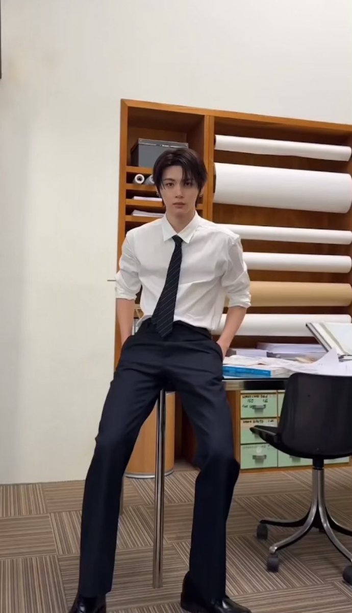 luvmjae's tweet photo. เอางี้นะ แทซานหล่อมาก ㅠㅠ สูง ขาวยาว หล่อ เหมือนพระเอกอนิเมะเลย ขาเนี้ย จากกรุงเทพ เดินถึงเชียงใหม่ใน 1 ก้าว ได้ ท่านอยู่สูงกว่าเรามาก พ่อใคร พ่อชั้นนะ https://t.co/VO1vm04dQS