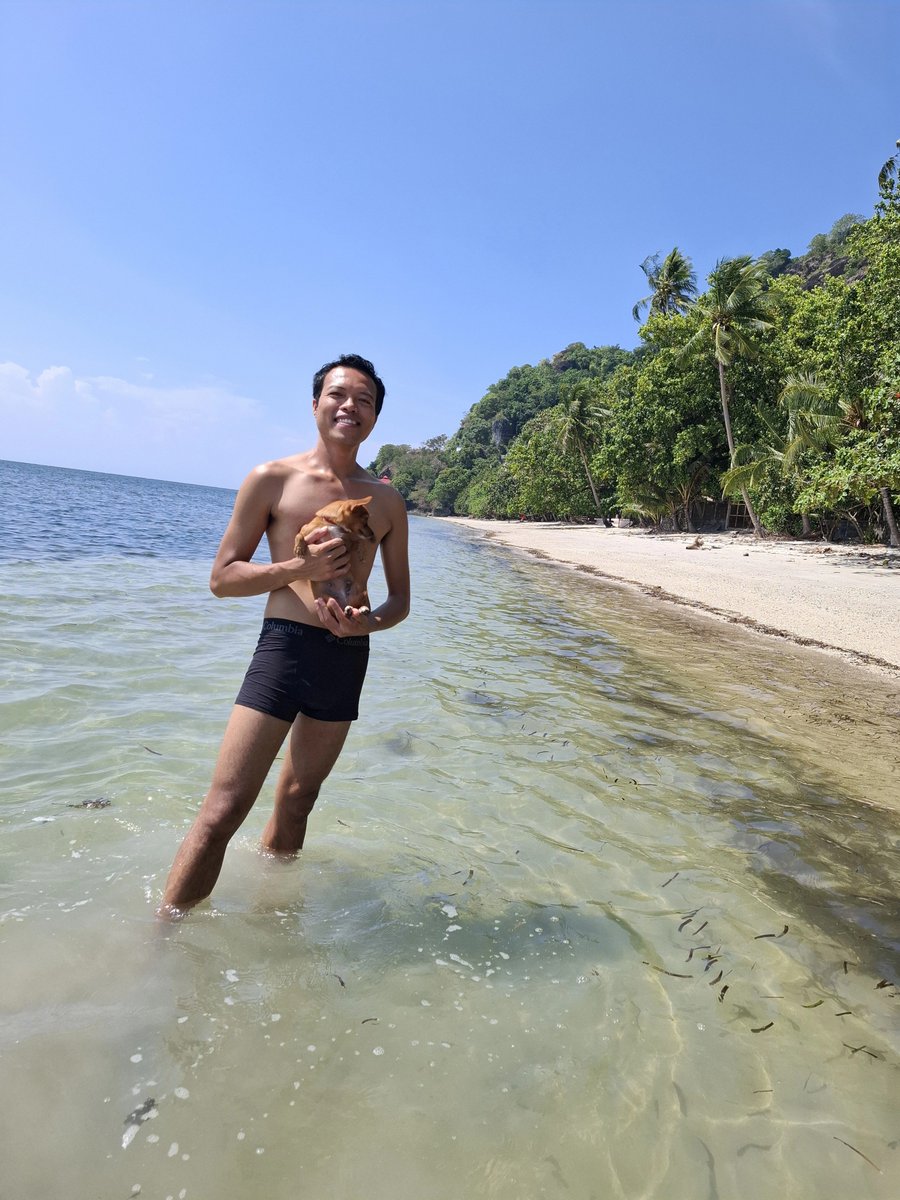 gph1228's tweet photo. With cute ‘Nana’, Mama &amp; Papa’s little puppy.🫶🏽😍🐶
Please excuse my slim figure.😔Ich schäme mich but that's my body&amp; still grateful.
I was the only one swimming at the beach,&amp; I love it.I really do miss the salt water. 🏝🏊🏾‍♂️😍
#beachlover #shorttrip
Ps:Papa is my photographer😁 https://t.co/8n1R5AvOrD