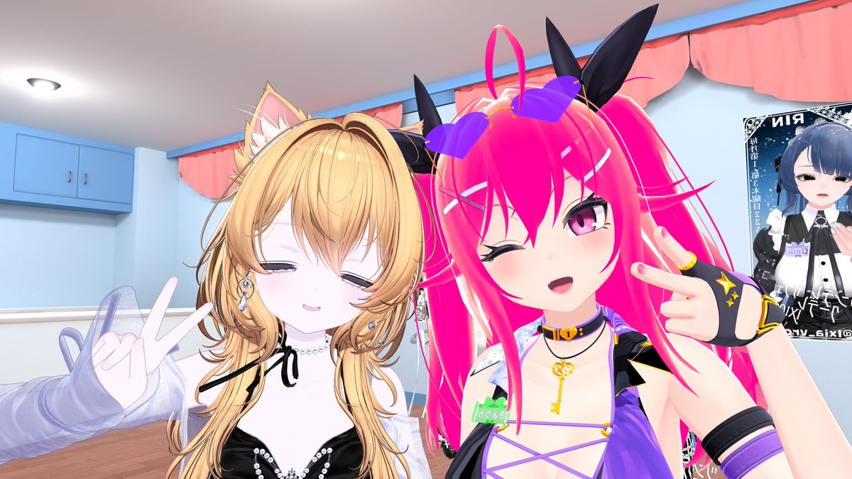 wabisukevrc's tweet photo. #ツンデレ・クーデレカフェIxia アフター行ってきました！
クロエさんの妹・キャンディちゃんと初めましての挨拶をしてきました。お姉ちゃん田舎に帰っちゃったみたい…

じりあさん、店長さんとのツーショに、6人での集合写真。アフターだけでも楽しかった！店長との写真ですごい半目なのが唯一の後悔 https://t.co/TXxMLIypbx