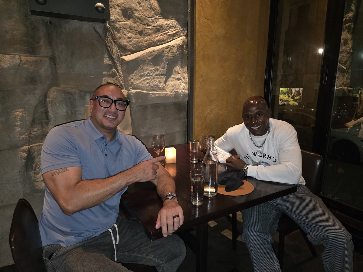 OmarMKE1's tweet photo. We have been breaking  bread with @Donald_Driver80 at @CarnevorMKE for almost 20 years. I can't recall a single time he turned down a picture or signature for anyone. He has been class from day one and that's why he will always remain an absolute legend in WI. I'm so proud to call him a real friend.