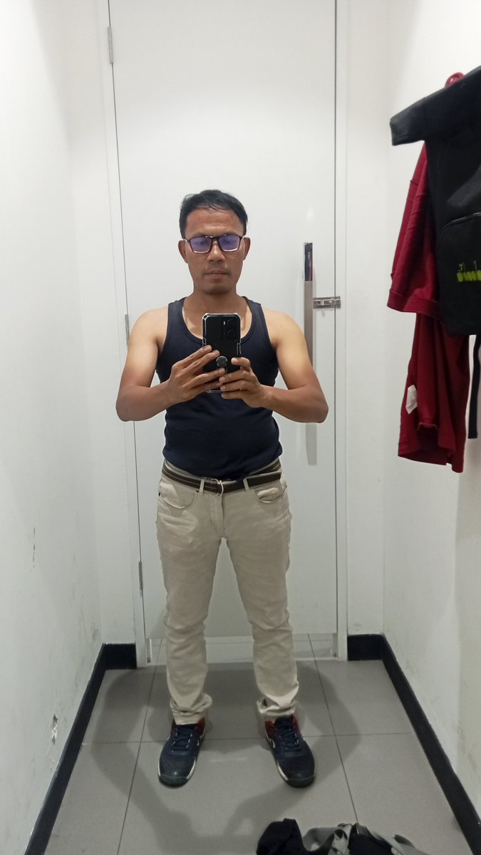 usoiman's tweet photo. Fitting baju up 70% no more https://t.co/Kj90vXki8N