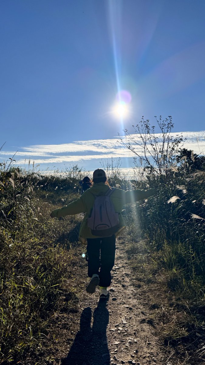 __he1102's tweet photo. Heading to the mountain trail for a sunrise hike! Fresh air and crisp views waiting ahead https://t.co/PmsWXh8cJn