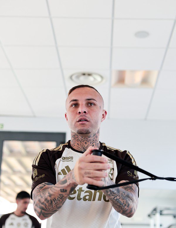 venecasagrande's tweet photo. Cebolinha tem três propostas para assinar pré-contrato: Krasnodar, Colorados Rapids, da MLS, e Fiorentina. O atacante esteve muito próximo de assinar com o clube russo, mas não sacramentou porque Colorado e Fiorentina apareceram com boas ofertas.

Cebolinha tem contrato com o Flamengo até dezembro e não vai renovar. Depois que assinar o pré-contrato, os representantes do atleta vão negociar uma saída imediata. Para o exterior, o Fla está aberto a negociar uma saída imediata.

Mais informações >>> https://t.co/qAE8QKul3q

Foto: Gilvan de Souza / Flamengo