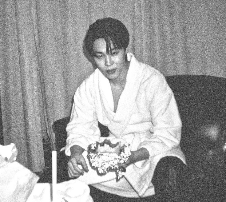 jiminscenic's tweet photo. this picture makes me feel insane lowkey https://t.co/bFAPjnzZot