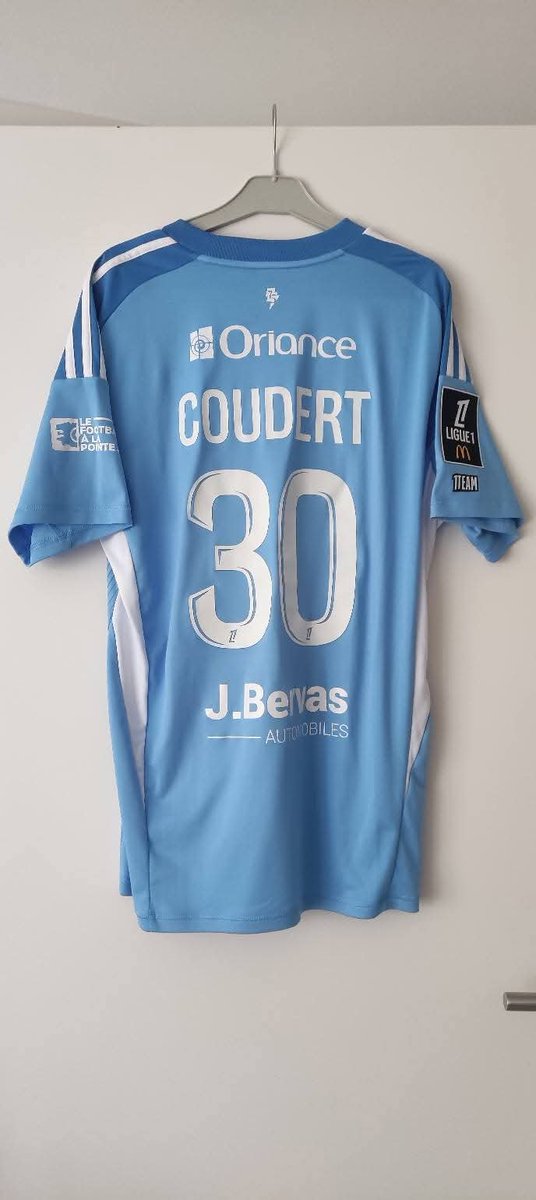 PlatelLaurence's tweet photo. Voilà c'est officiel tu me l'avais annoncé jeudi dernier mais ça fait qq chose de savoir que je ne vais plus te voir mais je serais toujours derrière toi même à Burnley
Je te souhaite que du bonheur et plein de réussite à bientôt j'espère
#MonGooz #MaCoud #GregToutSimplement https://t.co/jnpMHH71zj