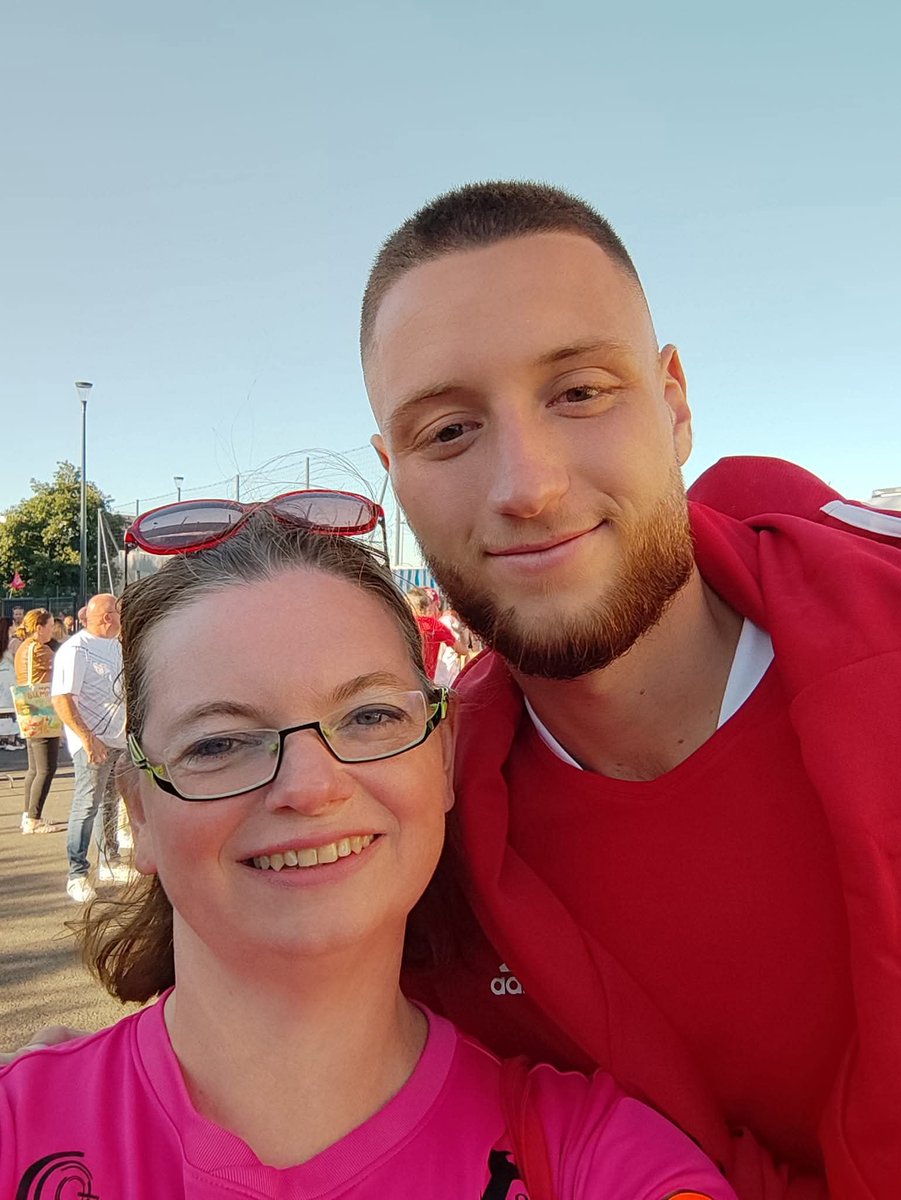PlatelLaurence's tweet photo. Voilà c'est officiel tu me l'avais annoncé jeudi dernier mais ça fait qq chose de savoir que je ne vais plus te voir mais je serais toujours derrière toi même à Burnley
Je te souhaite que du bonheur et plein de réussite à bientôt j'espère
#MonGooz #MaCoud #GregToutSimplement https://t.co/jnpMHH71zj