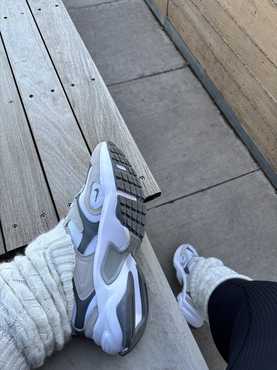brattybbyyy's tweet photo. the fact that this pic turns you on more than ur gf does … it’s hilarious 😂🤭 https://t.co/qfWKgu7X9R
