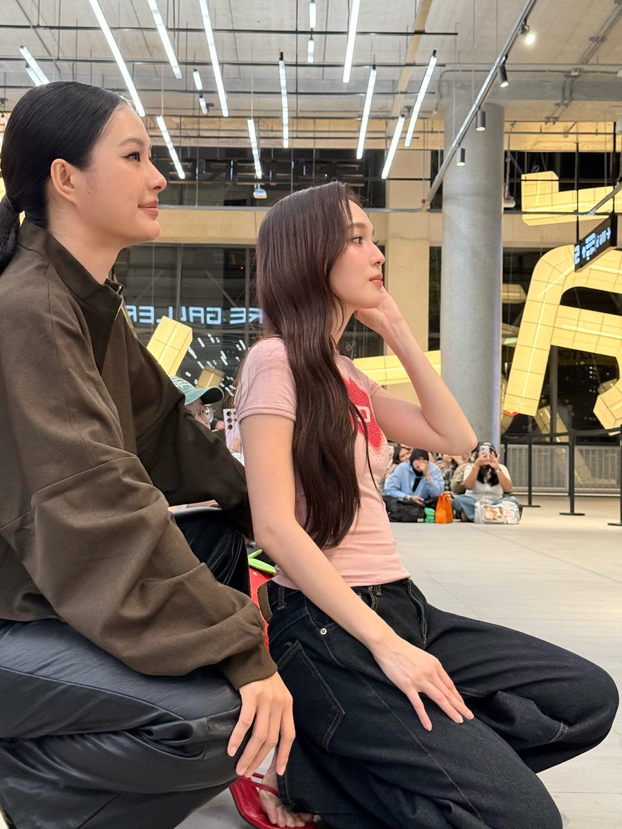 badingyansha's tweet photo. THEIR SIDE PROFILE 
THE YURI SIZE MEAL

laldkwkdkwkdkske THIS IS KILLING MEEEEE https://t.co/U88Ugk3ACw