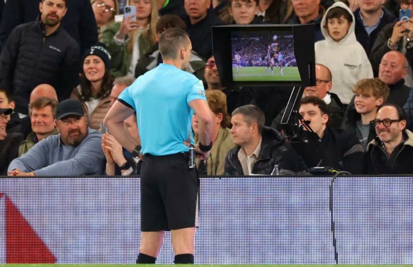 OtisOlali's tweet photo. 🚨 The Premier League is introducing THREE MAJOR VAR transparency changes this season.

🎙️ REFEREE AUDIO

📱 VAR EXPLANATIONS

📋 KMI PANEL

Source: Fabrizio Romano.
#Football https://t.co/oZLcRPdtaw