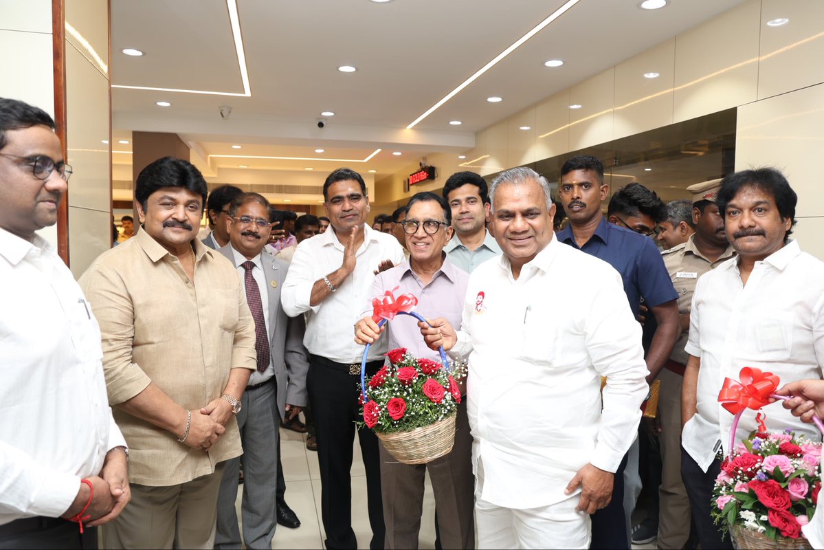 rajakumaari's tweet photo. அமைச்சர் திரு.N.ஆனந்த் MLA அவர்கள், சென்னை தியாகராய நகரில் புதிதாக திறக்கப்பட உள்ள அக்ஷய தங்க மாளிகை நகைக்கடைக்கு நேரில் சென்று, அதன் உரிமையாளர்கள் மற்றும் நிர்வாகத்தினரை சந்தித்து தனது மனமார்ந்த வாழ்த்துக்களை தெரிவித்தார்.!
@BussyAnand https://t.co/GHRQbnc7Bc