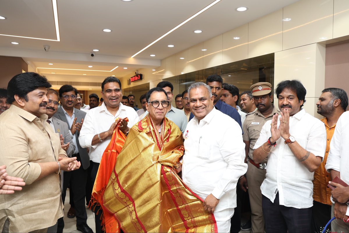 rajakumaari's tweet photo. அமைச்சர் திரு.N.ஆனந்த் MLA அவர்கள், சென்னை தியாகராய நகரில் புதிதாக திறக்கப்பட உள்ள அக்ஷய தங்க மாளிகை நகைக்கடைக்கு நேரில் சென்று, அதன் உரிமையாளர்கள் மற்றும் நிர்வாகத்தினரை சந்தித்து தனது மனமார்ந்த வாழ்த்துக்களை தெரிவித்தார்.!
@BussyAnand https://t.co/GHRQbnc7Bc
