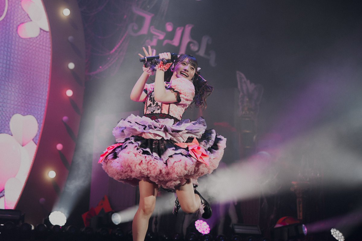 Natsumerion1122's tweet photo. ふぁんとむらんど衣装のもなちゃんをイラストにしてIRIS OUTを踊らせたら最強に可愛いのでは？と思ったけど画力が無さすぎて諦めた
#もなちゃん https://t.co/ueHmZhbqkh