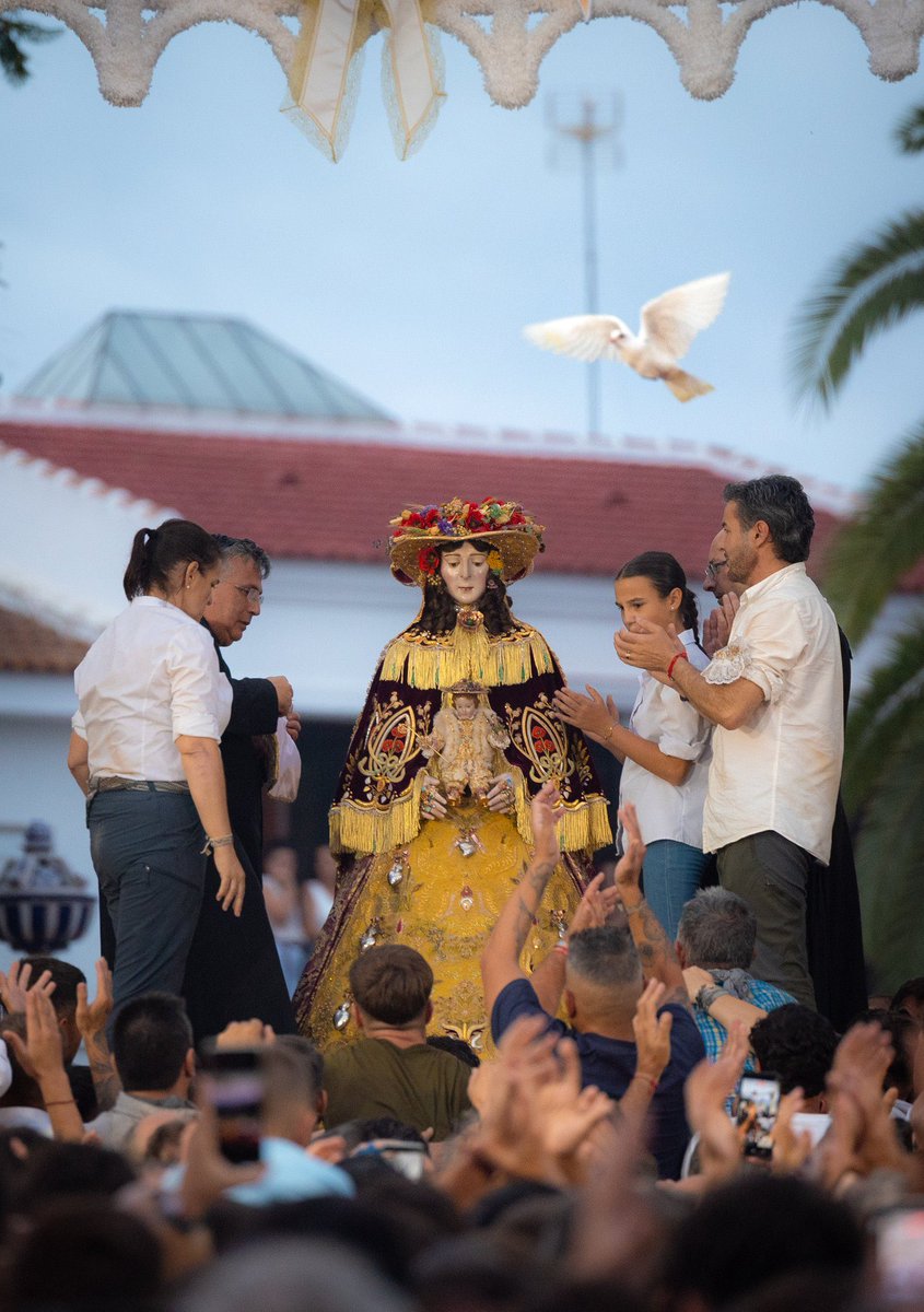 elllamadorcsr's tweet photo. Fran Santiago @fransantiph capta con su cámara el Pentecostés de la venida. https://t.co/q1oq0AnVWb