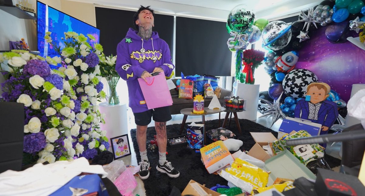 TENDENCIAS_YC's tweet photo. Aaaaaa se llegó el día chulasss nuestro fav está de manteles largos ...ya podemos decirle DON CRY jaajajaj ¿a los 27 ya se considera mayor o todavía es un baby? ... FELIZ CUMPLE XCRY https://t.co/SPNgY4FxEt