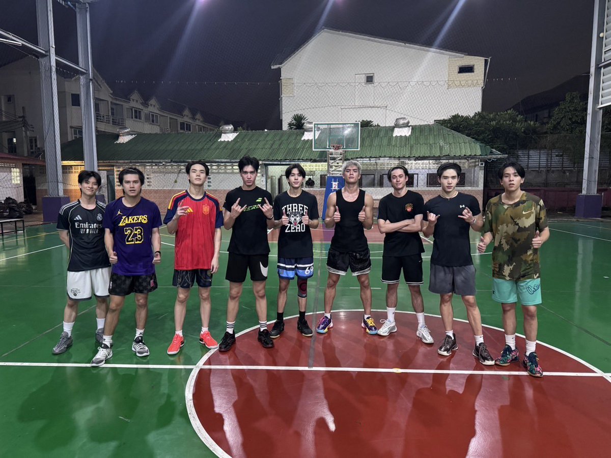 poisedamor's tweet photo. gue yakin mereka sibuk sama jadwal masing-masing tapi masih nyempetin latihan, kebayang capeknya kayak gimana. and after all that, the promo is still bare minimum wkwkwk. anyway, semoga kalian menang yaa🤍 now go get some proper rest!!! https://t.co/0HwEwZmMG1