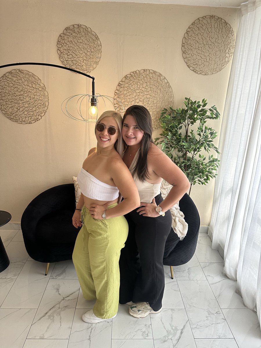 b_yarieliz's tweet photo. #27 con mi niña 💗 https://t.co/0UH3nbsEiQ