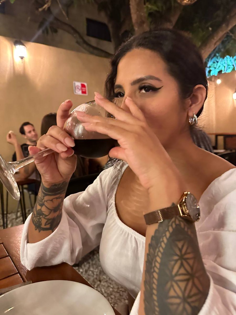 itsnursalman's tweet photo. Just tipsy enough to taste someone's tip https://t.co/EOBWKYkPJS
