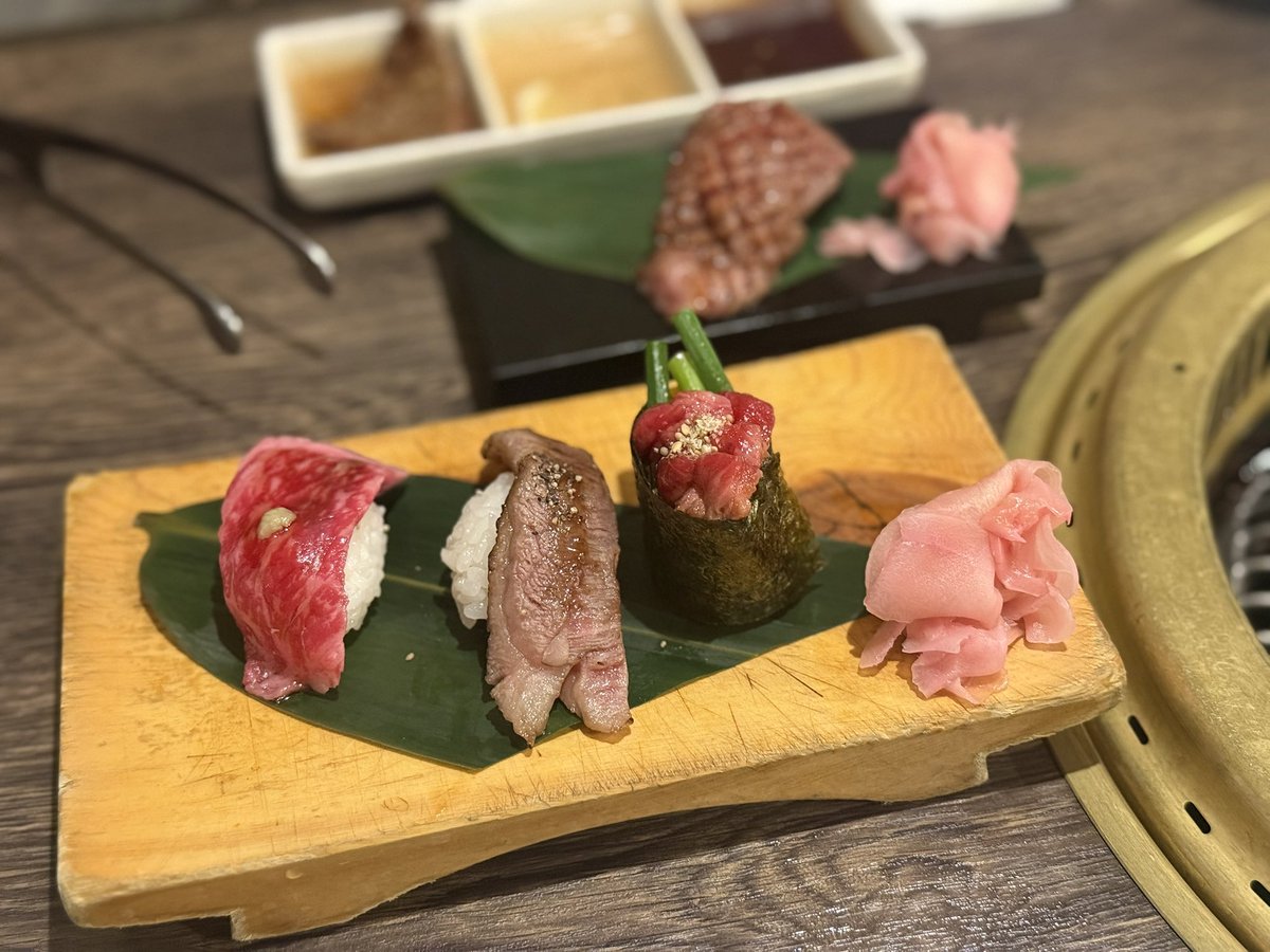 a_chan_second's tweet photo. お母さんと焼肉🥩🔥
改めて誕生日のお祝いしたよ☺️🎉

ご飯のあとはカラオケ🎤
少しは息抜きできたかな〜？

今日は久しぶりにお家へ帰ります🙂 https://t.co/31lG1cg9gb