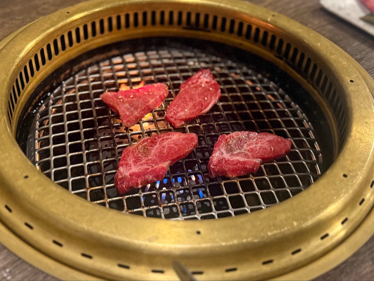a_chan_second's tweet photo. お母さんと焼肉🥩🔥
改めて誕生日のお祝いしたよ☺️🎉

ご飯のあとはカラオケ🎤
少しは息抜きできたかな〜？

今日は久しぶりにお家へ帰ります🙂 https://t.co/31lG1cg9gb