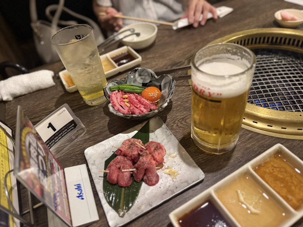 a_chan_second's tweet photo. お母さんと焼肉🥩🔥
改めて誕生日のお祝いしたよ☺️🎉

ご飯のあとはカラオケ🎤
少しは息抜きできたかな〜？

今日は久しぶりにお家へ帰ります🙂 https://t.co/31lG1cg9gb