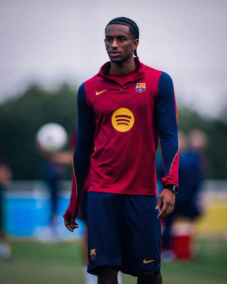 Messi__UTD's tweet photo. We just learned that Manchester United have made a call to check it Balde would be interested in a move to England. Balde seems to be happy at Barcelona but we shouldn’t rule out the move.

[@FabrizioRomano] https://t.co/XNWjiW5Wbp