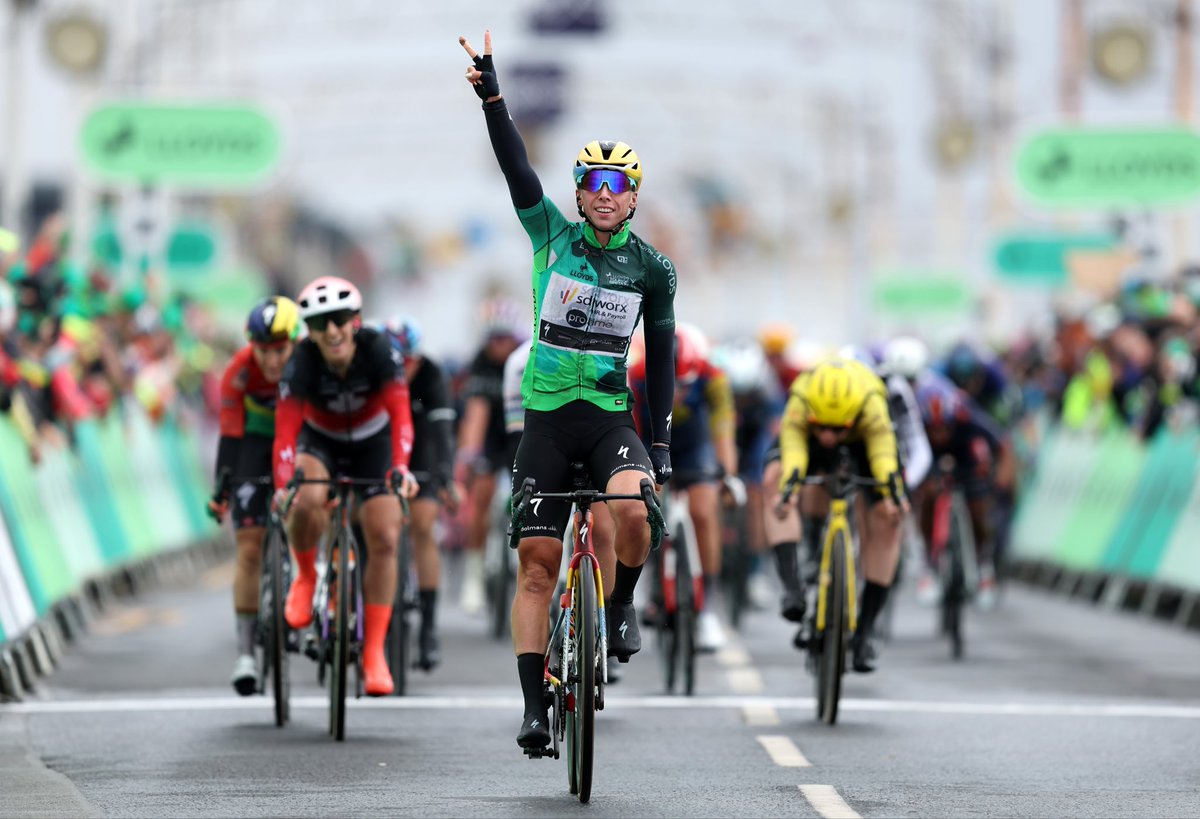 teamsdworx's tweet photo. 🏆 Two out of two for @lorenawiebes in @TourofBritain ✌️

Steffi Häberlin 🤝  Julia Kopecky 🤝 Femke Gerritse 🤝 Lotte Kopecky 🤝  Mischa Bredewold 🤝  Lorena Wiebes 🥇 
What a team performance once again 🏆

📸 @gettysport https://t.co/gQp0Es4fXt