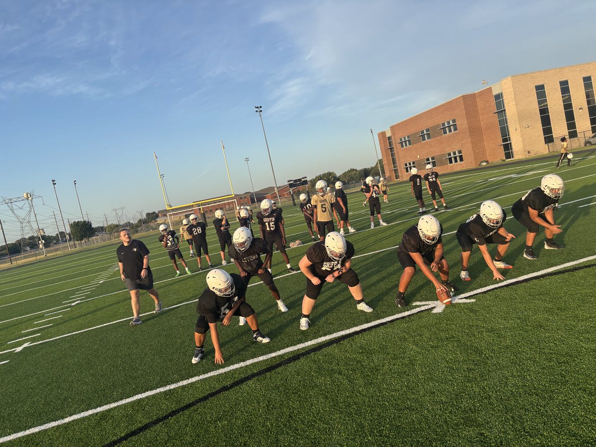 coach_love2020's tweet photo. Great things are happening at our feeder schools ! Itβs great to see the elite work our coaches are doing! #RaiseTheStandard #OneLisd https://t.co/2i6u3LniA1