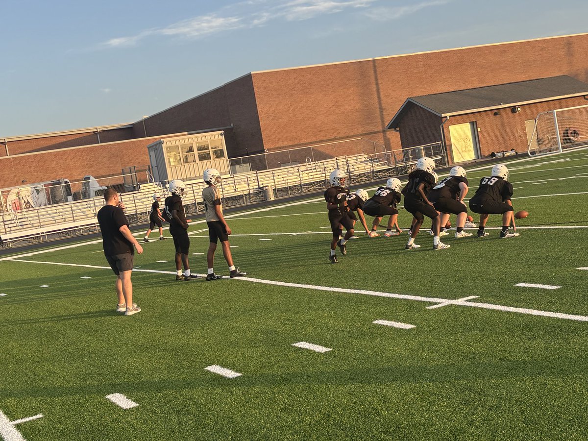 coach_love2020's tweet photo. Great things are happening at our feeder schools ! Itβs great to see the elite work our coaches are doing! #RaiseTheStandard #OneLisd https://t.co/2i6u3LniA1