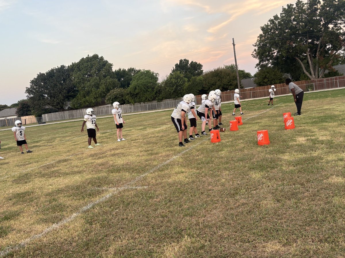 coach_love2020's tweet photo. Great things are happening at our feeder schools ! Itβs great to see the elite work our coaches are doing! #RaiseTheStandard #OneLisd https://t.co/2i6u3LniA1