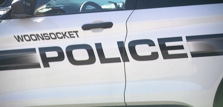 noticiasRI's tweet photo. Policía Woonsocket investiga tiroteo que dejó un hombre herido. Más en https://t.co/b7pX93PyM2 https://t.co/8Xw5cBfYxC