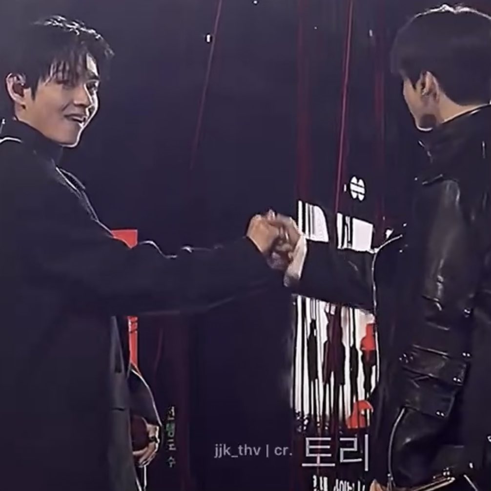 tigersggukie's tweet photo. its so buzzy how jungkook always holds taehyung's hand like a princess https://t.co/ZRK3cKW63A