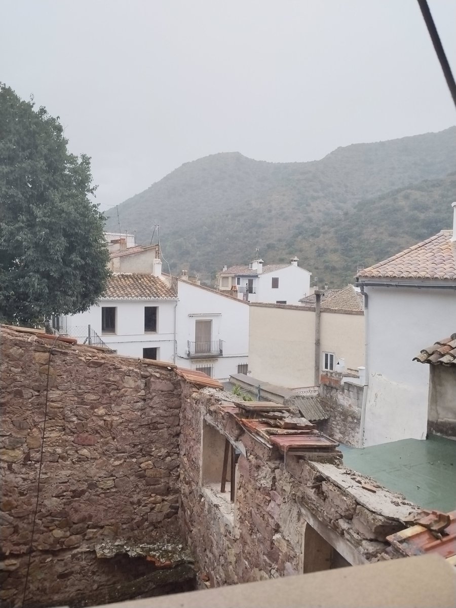 AngelSalEst's tweet photo. Lo que me gusta a mí una tormenta en el pueblo 😍 https://t.co/hzwT3vvhmn
