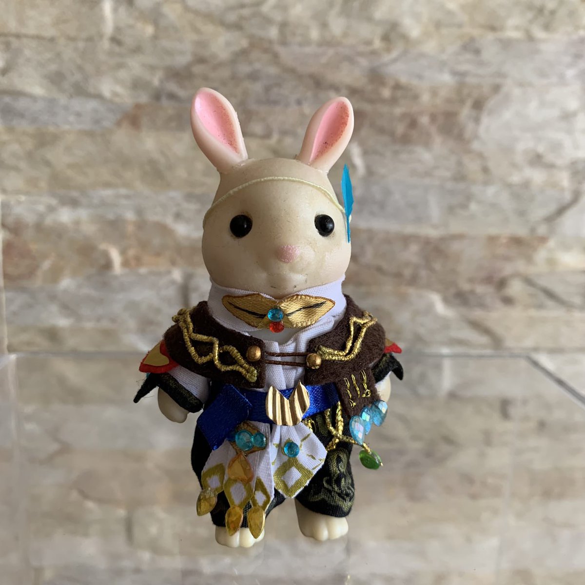 severamce's tweet photo. a roupinha do kaveh que eu encomendei pro meu sylvanian ficou pronta Mano que vontade de chorar https://t.co/HvDTGEBM1p