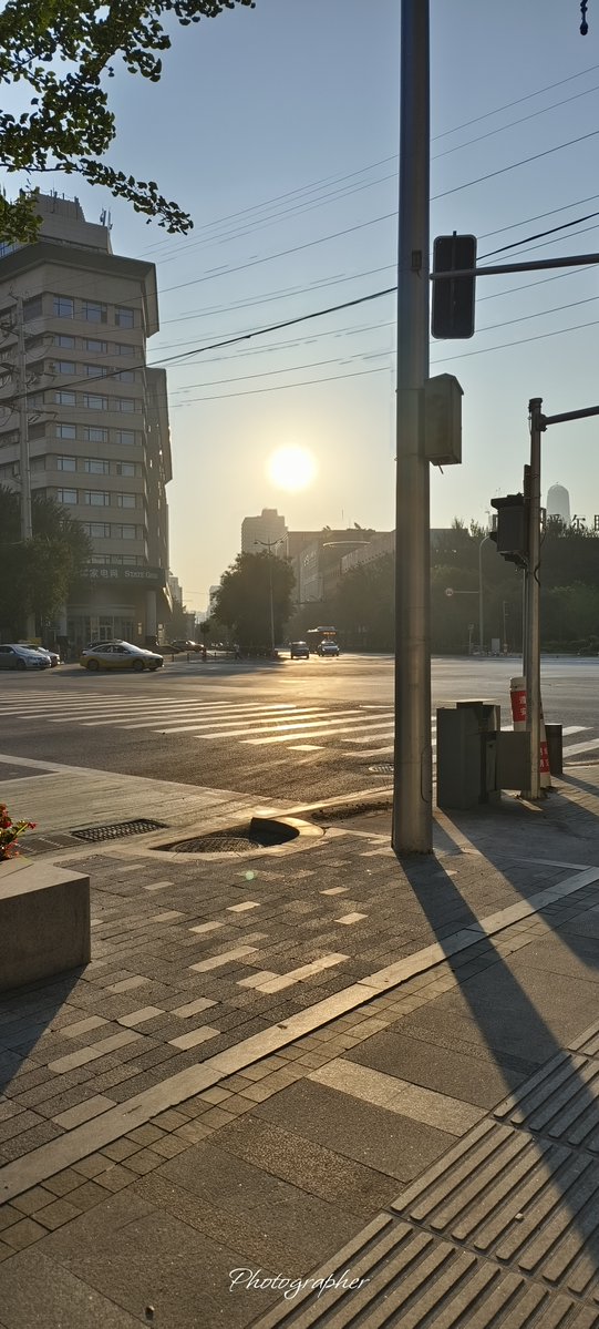 ManarAs32837037's tweet photo. Quick morning street run u0026 caught this cozy corner bathed in golden light https://t.co/LnULgmClbZ