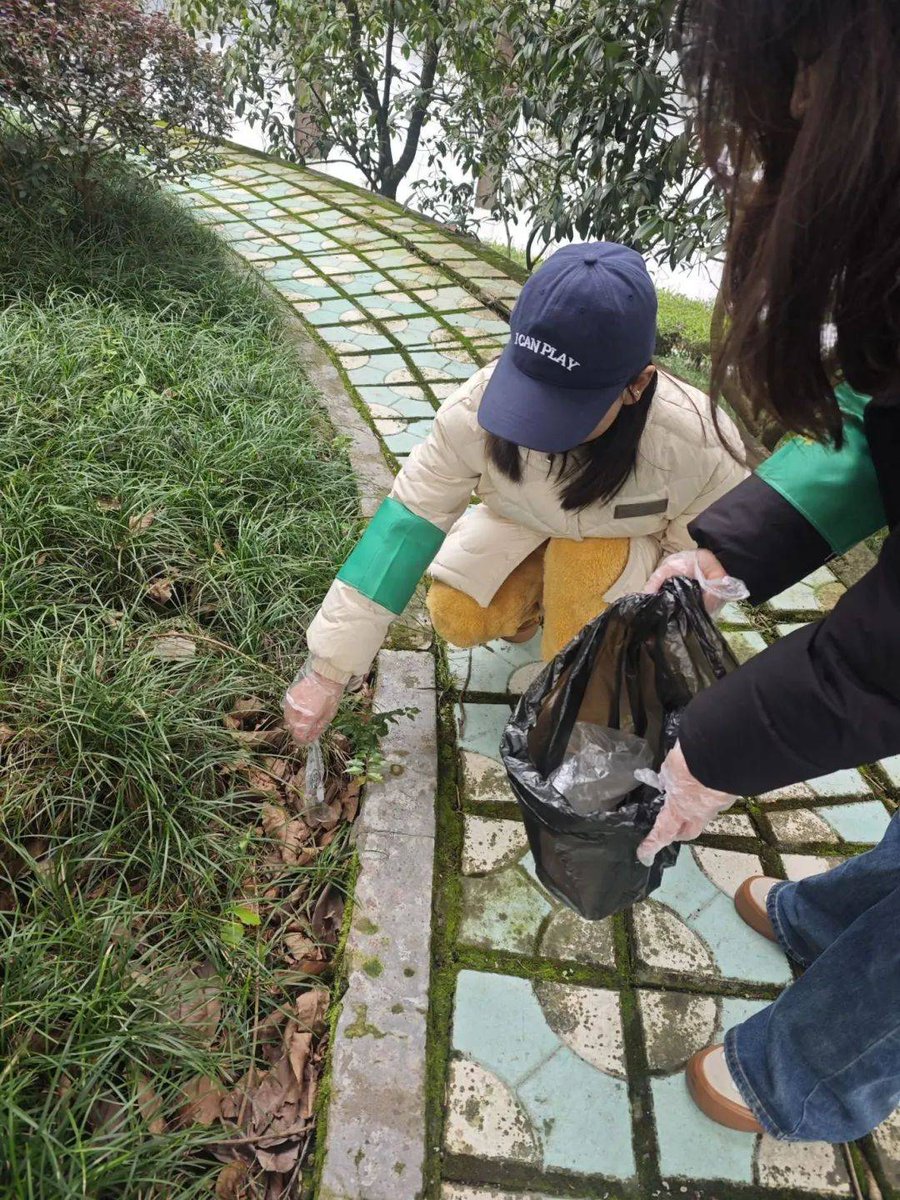 CecileDouret's tweet photo. Join our neighborhood clean-up this Sat 9AM at Central Park! Bring gloves u0026 trash bags—let’s spruce up our community together! https://t.co/sTG9TC8LD4