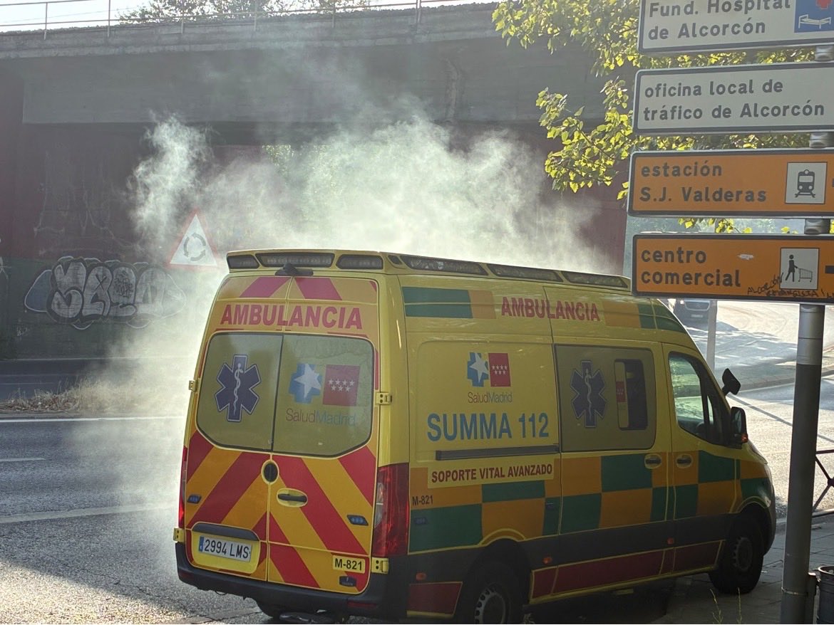 SUMMAenruinas's tweet photo. Excma. Alcaldesa de Alcorcón @CandeTesta tenga en su constancia que no disfrutan sus ciudadanos de SVA tipo UVI tras avería de 2 unidades y cuentan con un tipo VIR sin capacidad de traslado. Cosa que le importa poco al Director Gerente. @FatimaMatuteCM @LauraGtzBarreno https://t.co/KspWrDNIJh