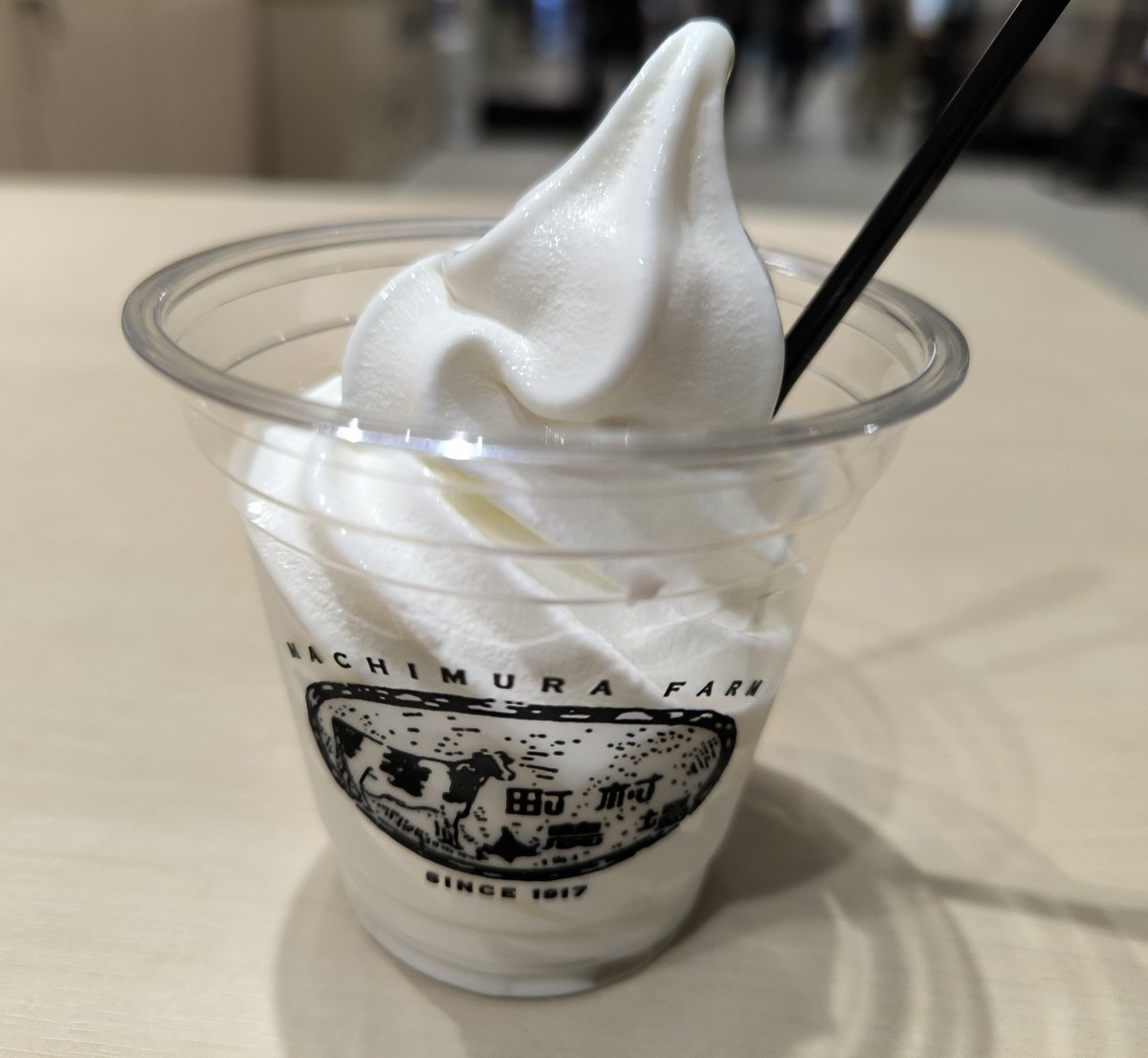 umamarikom's tweet photo. 無事帰宅
今日も無断で帰った人がいるらしく
21時過ぎまでバス出発せず💦
勘弁して欲しい😭

2週間ぶりの門別競馬場はやっぱり楽しかった。
レイや蕎麦の写真スマホで撮ったはずなのに残ってない🤔

それではまた来週👋
札幌競馬場で食べたソフト🍦 https://t.co/SASIz9otnA