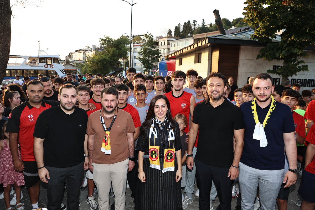 akgenclikbeykz's tweet photo. 19.08 Dünya Beykozlular Günü’nde binlerce komşumuzla tek yürek olduk! 
Derya Uluğ’un muhteşem sahne performansıyla unutulmaz bir gece yaşadık. 
Bu coşkuya ortak olan tüm hemşehrilerimize teşekkür ederiz. 💛🖤 daha samimi olsun https://t.co/sL6YPDILtf