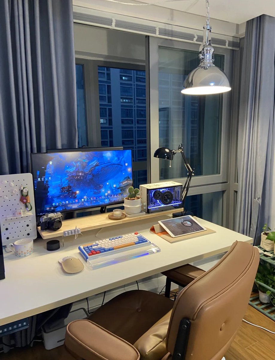devtherealgeek's tweet photo. My small desk makeover just boosted my work vibe so much—less clutter, more focus, perfect for cranking out tasks and brewing coffee on lazy workdays. https://t.co/CjJ2ROHFgu