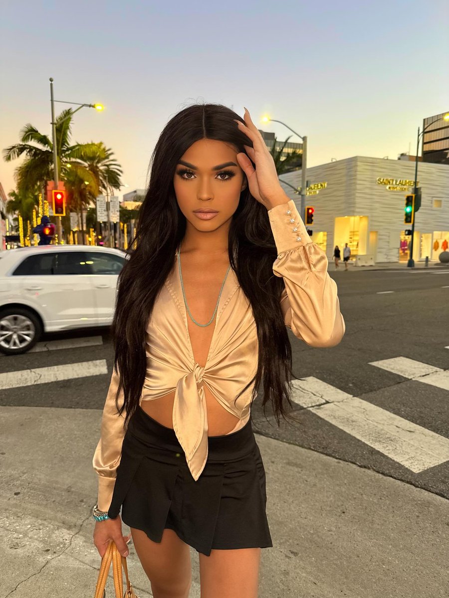 lukeslyfelore's tweet photo. am i not the obvious choice? 🙈
#RodeoDrive #FitCheck https://t.co/Ef3fS8JEqF