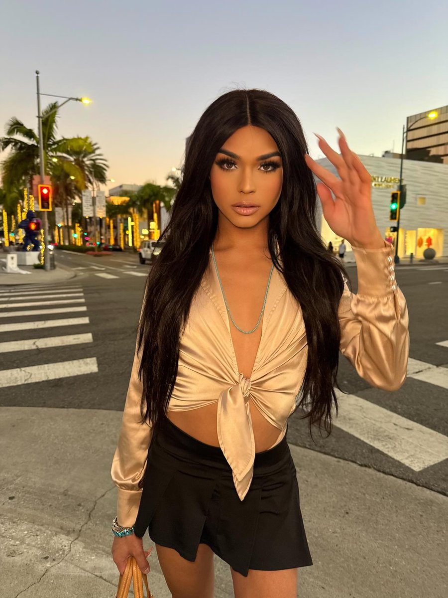 lukeslyfelore's tweet photo. am i not the obvious choice? 🙈
#RodeoDrive #FitCheck https://t.co/Ef3fS8JEqF