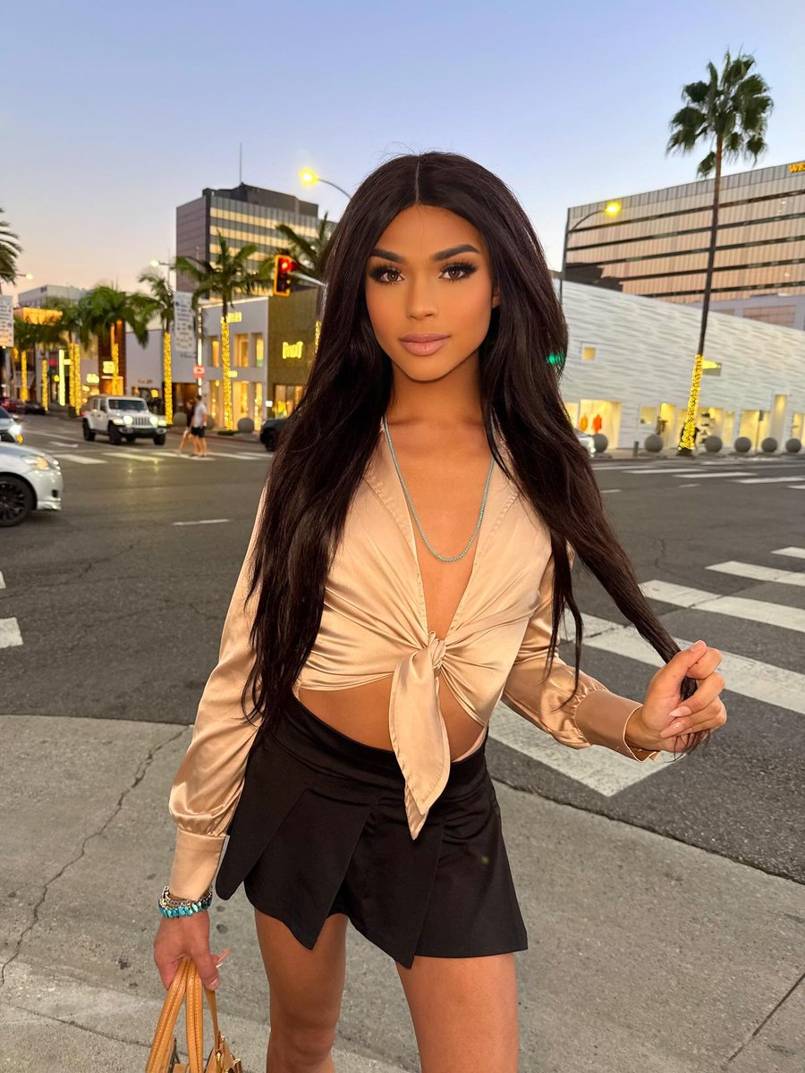 lukeslyfelore's tweet photo. am i not the obvious choice? 🙈
#RodeoDrive #FitCheck https://t.co/Ef3fS8JEqF