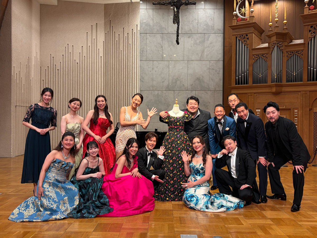 HiroharuOno's tweet photo. 石川保子さんメモリアルガラコンサート終演。
途中何度もうるっときましたが、歌唱に影響出さない為にみんなで必死にごまかし話をした舞台袖を僕は忘れることがないでしょう。
保子さんを想うひとときに多くの方がご来場頂き、主催してくれた耕平くん、維さんにも大きな感謝を💐 https://t.co/sJIk3RqXeG