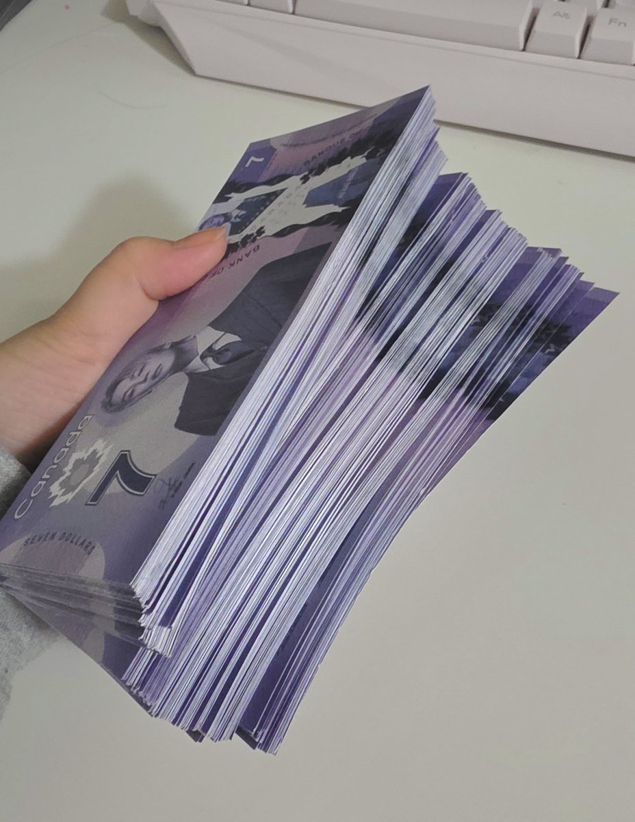 mochimhee's tweet photo. Hey Maple Armys, I'm giving away these fanmade BTS $7 CAD dollar bills (I probably have about 400+) along with other stuff in the pack like a credit card, cute stickers, and a random PC for both day 1 and 2! See you all there!💜 #boronto https://t.co/Btqey1blpU